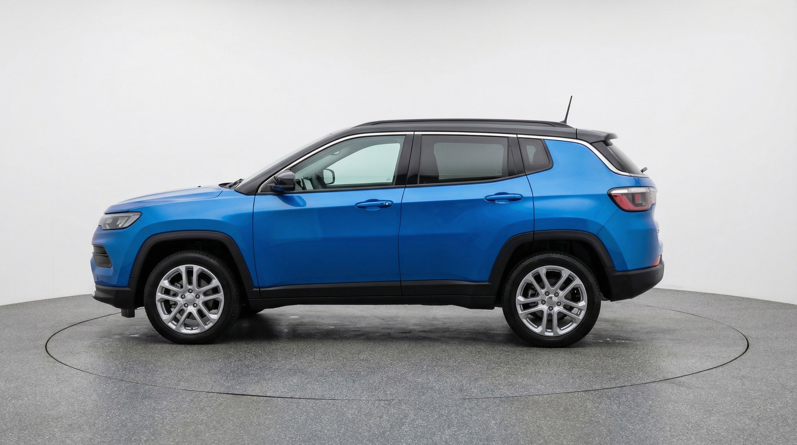 Used 2025 Jeep Compass Limited AWD/4WD image 5