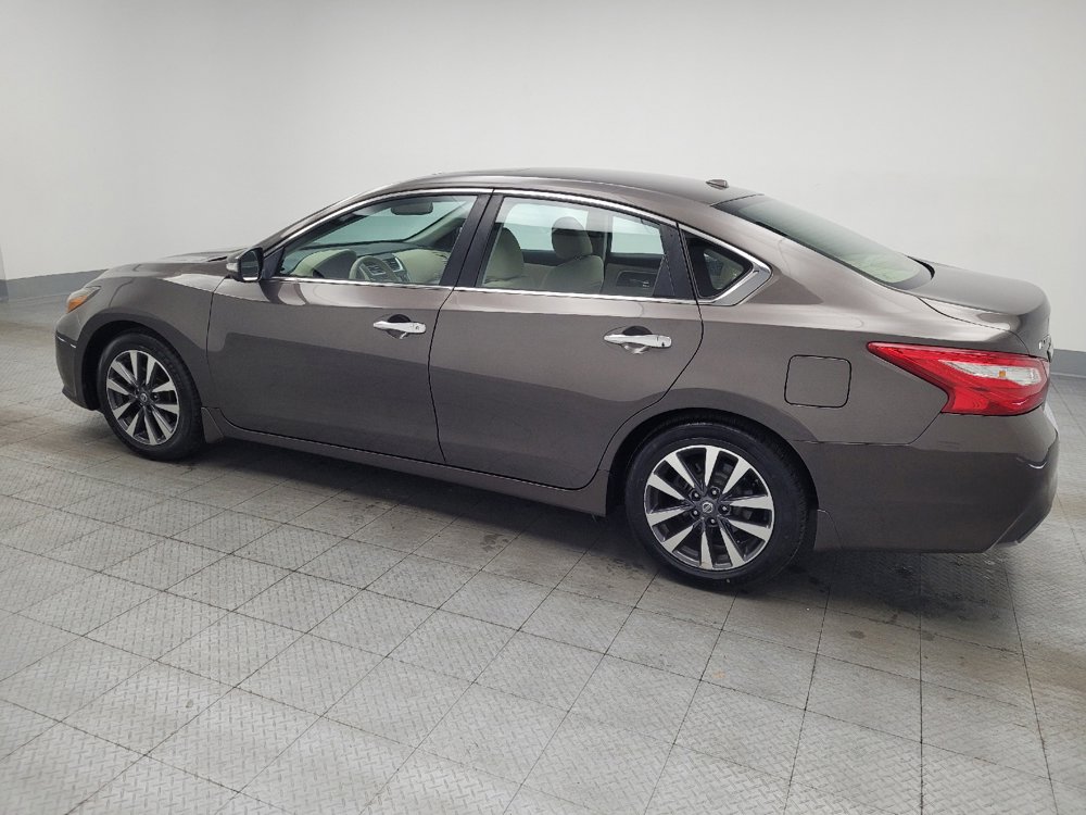 Used 2017 Nissan Altima 2.5 SV w/ Convenience Package FWD image 3
