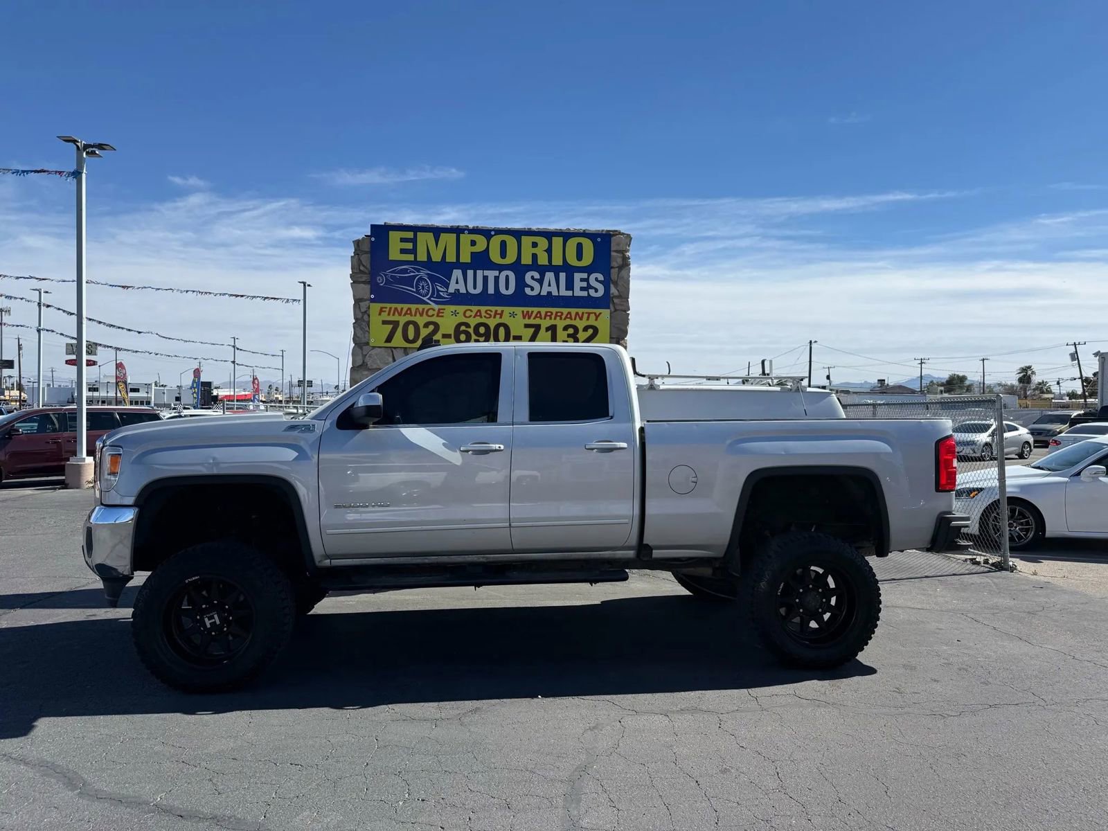 Used 2018 GMC Sierra 2500 SLE image 1