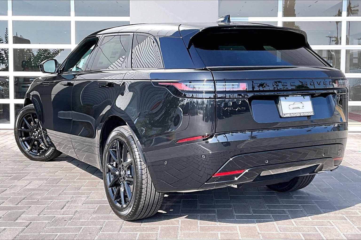 New 2026 Land Rover Range Rover Velar Dynamic SE AWD/4WD image 3