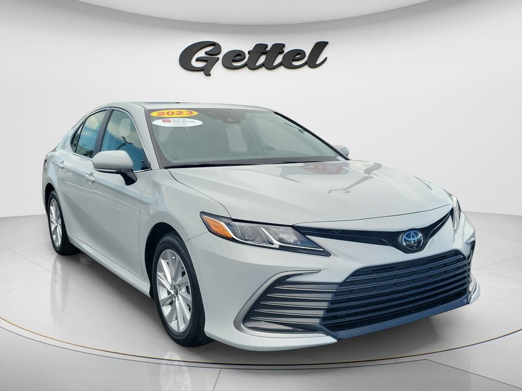Used 2023 Toyota Camry LE w/ Convenience Package FWD image 3