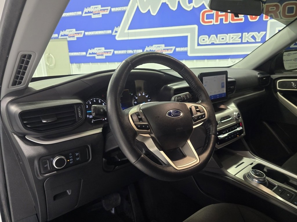 Used 2020 Ford Explorer XLT w/ Comfort Package image 16