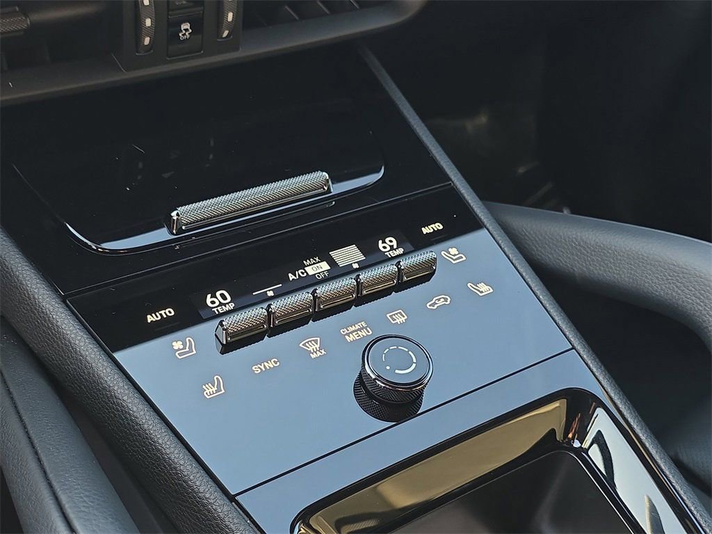 Certified 2025 Porsche Cayenne AWD/4WD image 30
