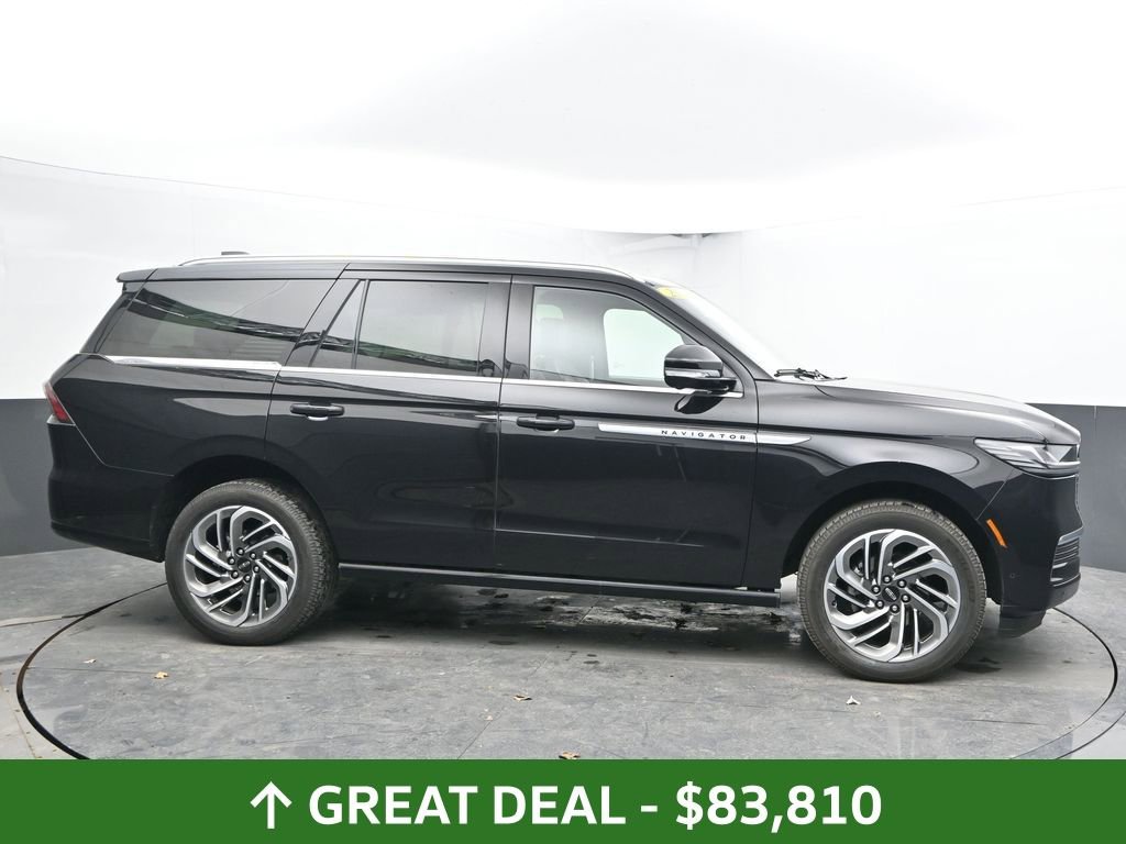 Used 2025 Lincoln Navigator Reserve AWD/4WD image 13
