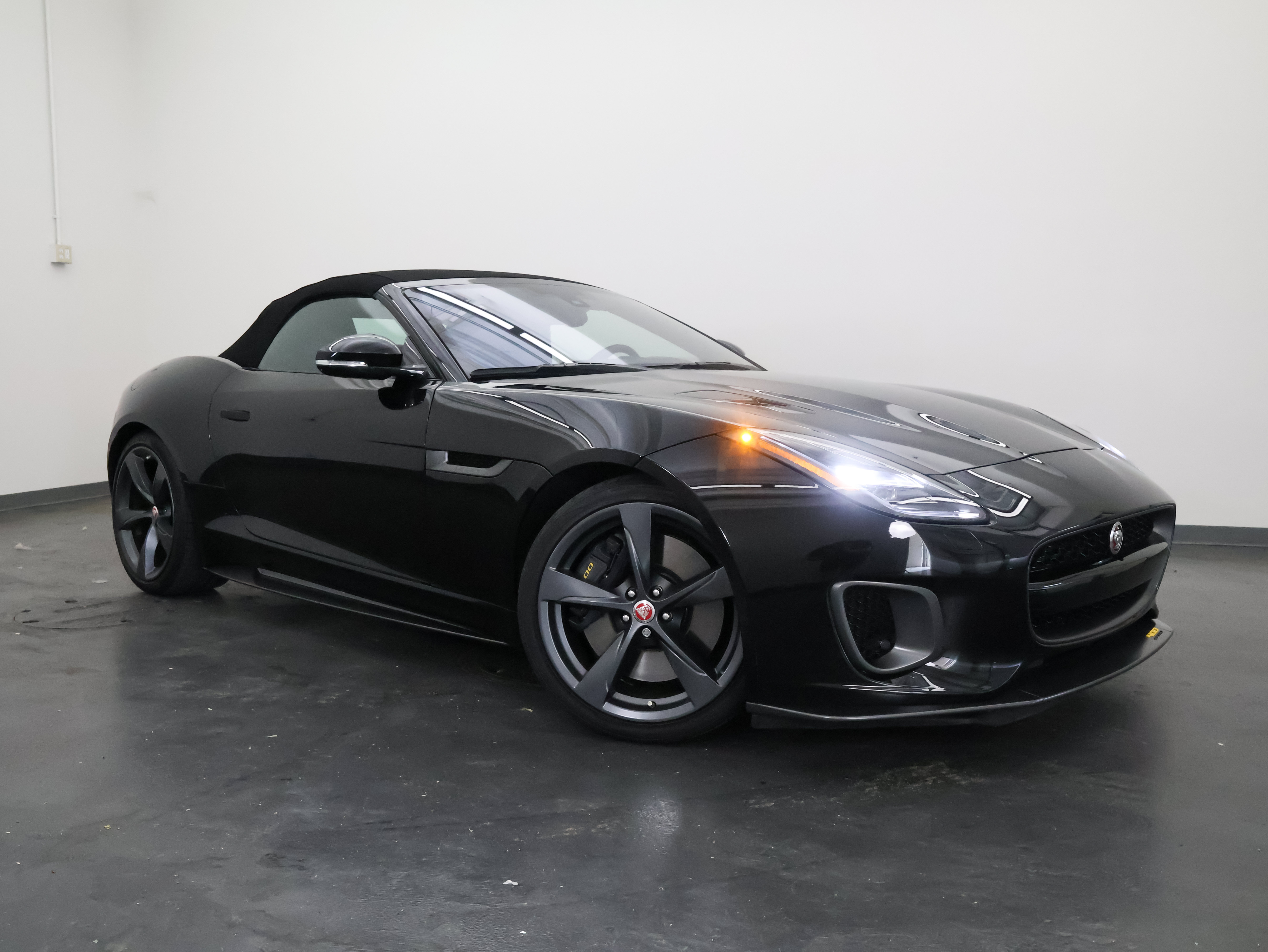 Used 2018 Jaguar F-TYPE 400 Sport AWD/4WD image 2