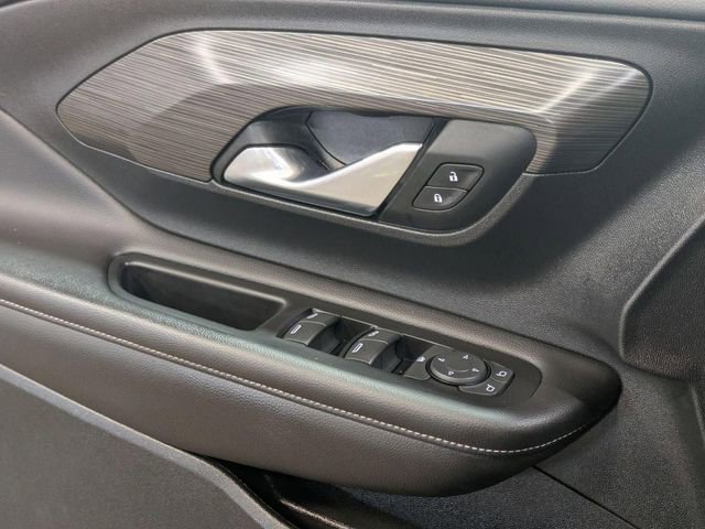 Used 2023 GMC Terrain SLE w/ Driver Convenience Package image 14