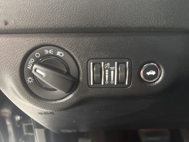 Used 2023 Dodge Charger SXT RWD image 13
