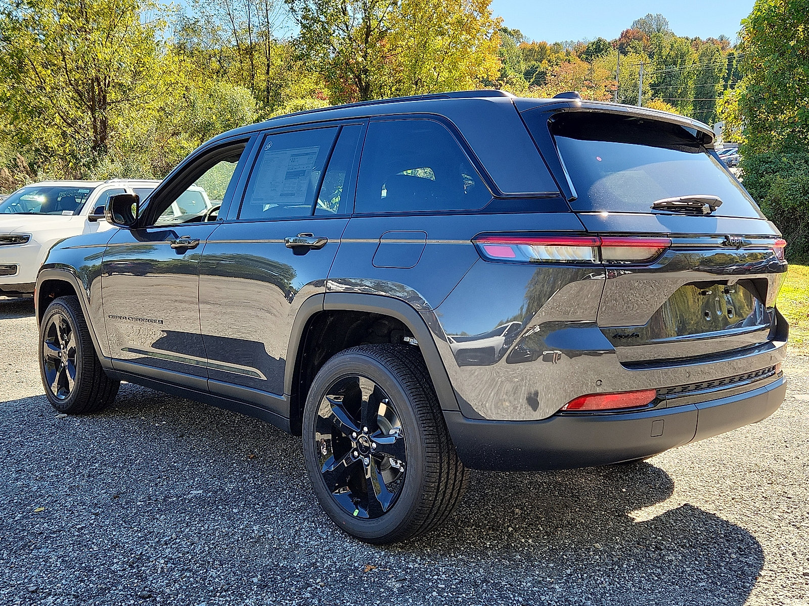New 2025 Jeep Grand Cherokee Altitude image 3