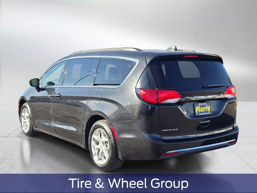 Used 2020 Chrysler Pacifica Touring w/ Tire & Wheel Group FWD image 4