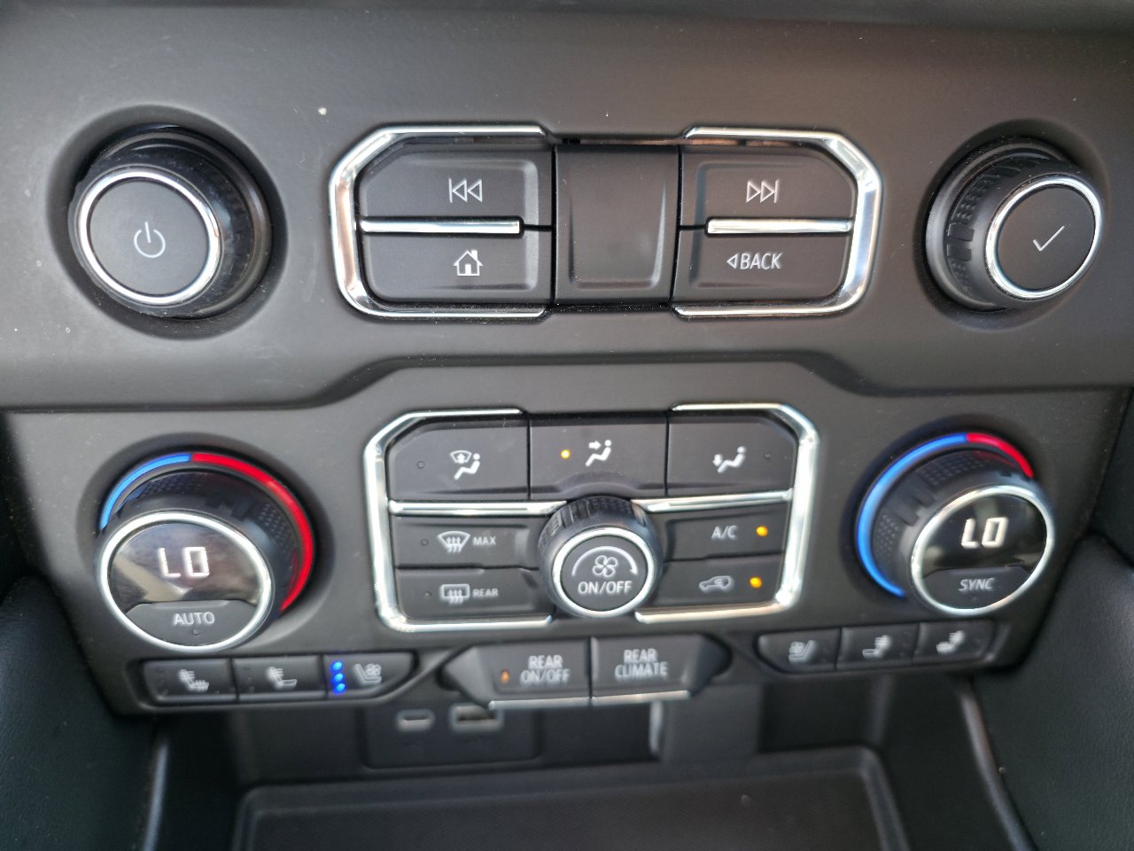 Used 2021 Chevrolet Suburban High Country image 24