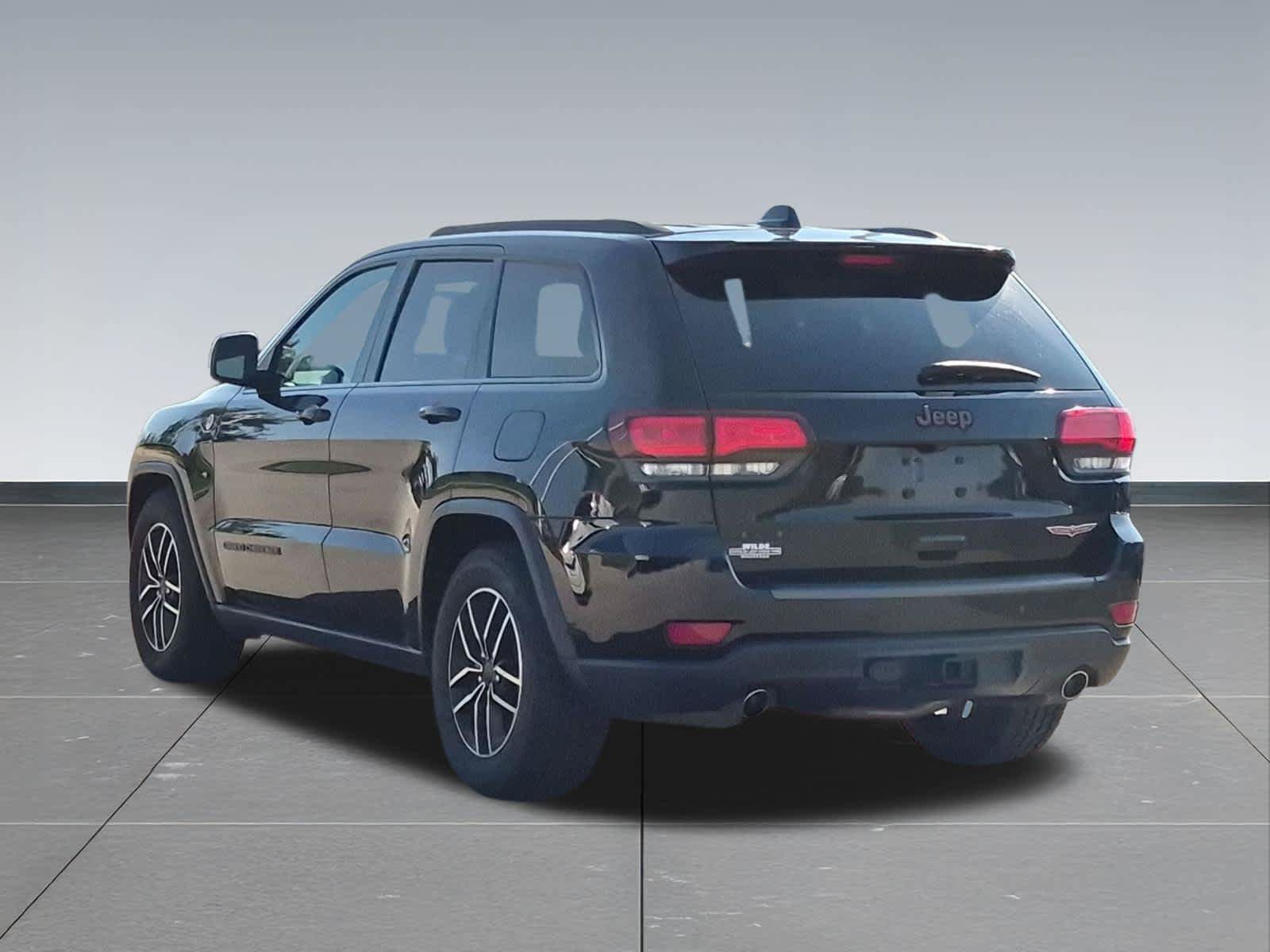 Used 2020 Jeep Grand Cherokee Trailhawk w/ Trailhawk Luxury Group AWD/4WD image 4