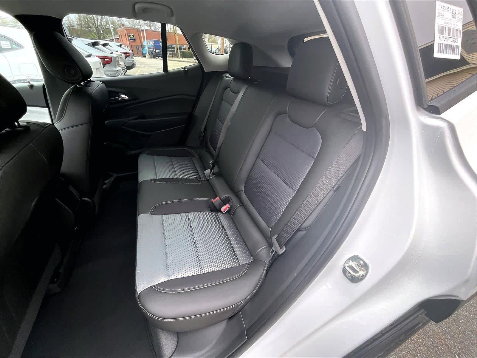 New 2026 Chevrolet Trax LT w/ Midnight Edition FWD image 15