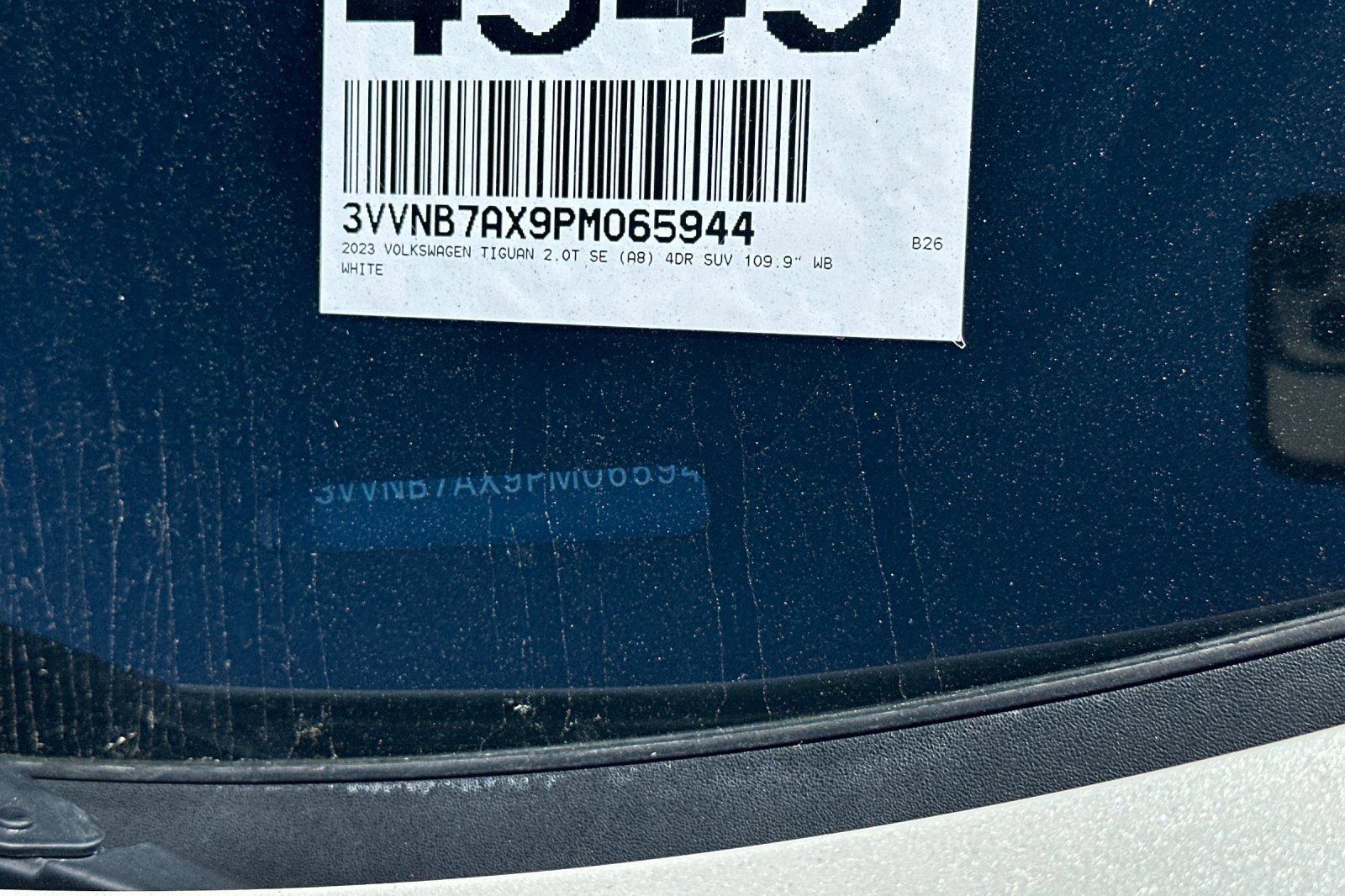 Used 2023 Volkswagen Tiguan SE w/ Panoramic Sunroof Package image 3