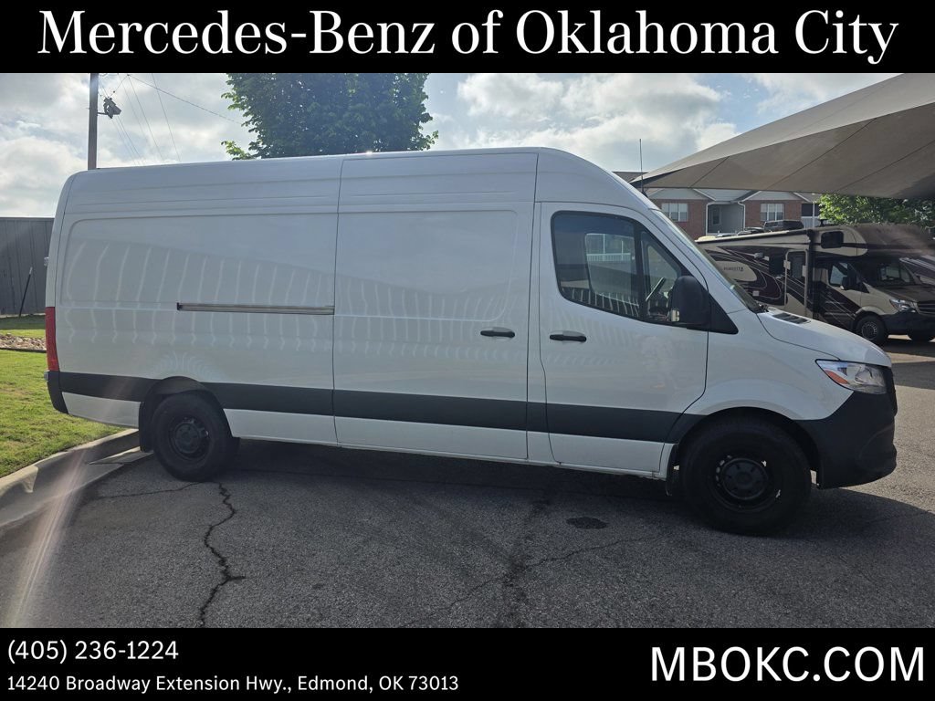Used 2025 Mercedes-Benz Sprinter 2500 image 4