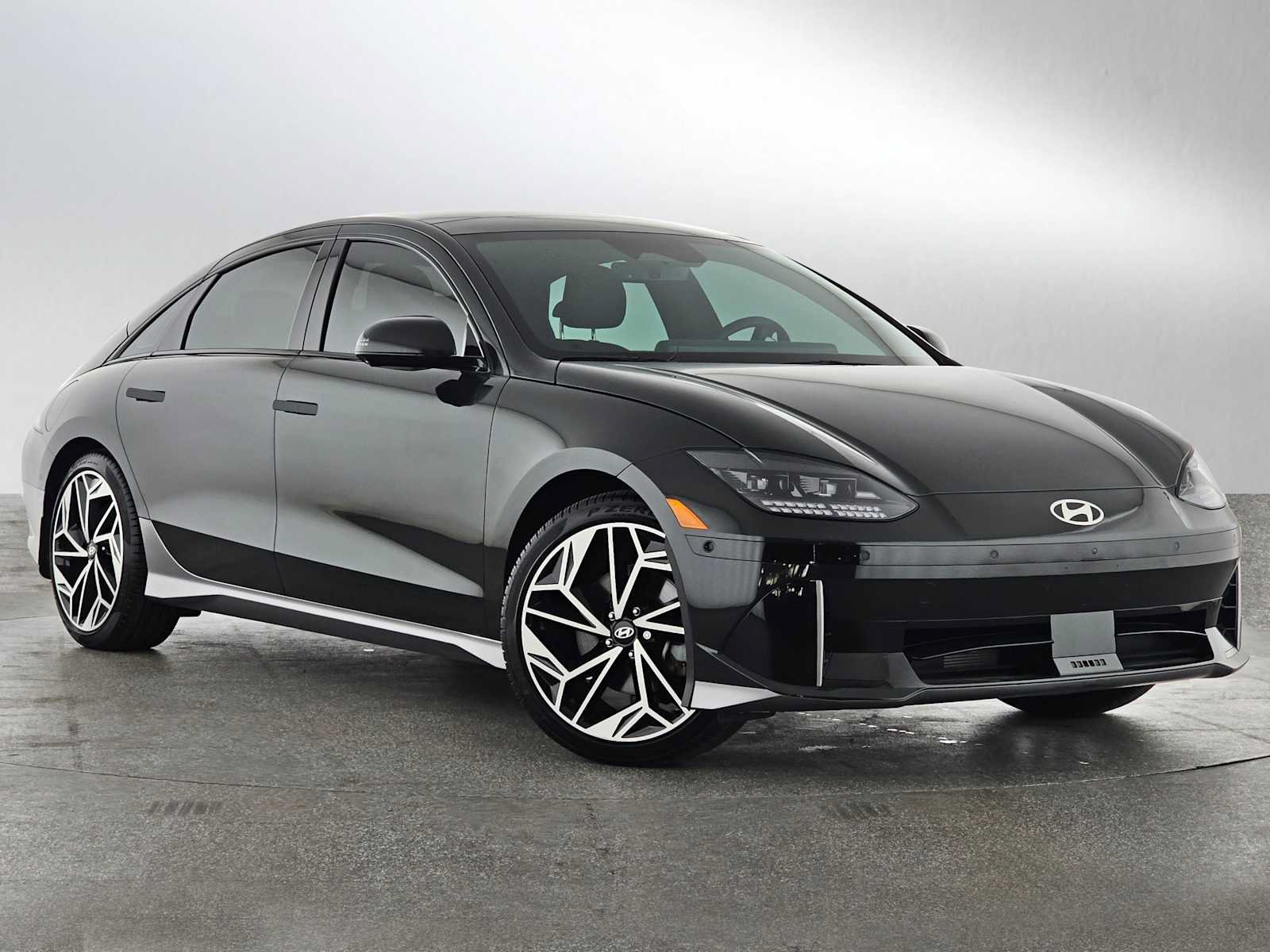 Used 2024 Hyundai Ioniq 6 Limited AWD/4WD image 2