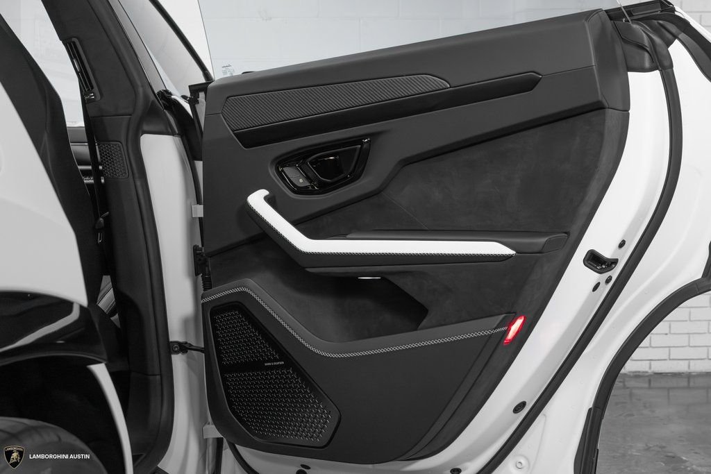 Used 2025 Lamborghini Urus SE image 41