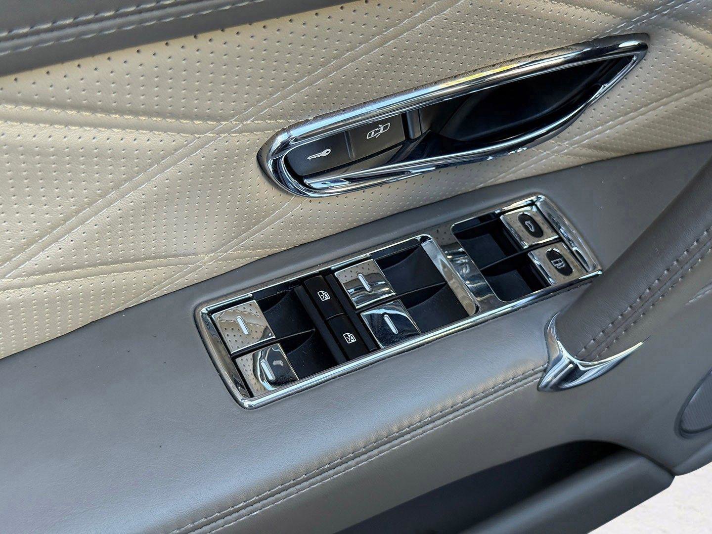 Used 2016 Bentley Flying Spur W12 image 36