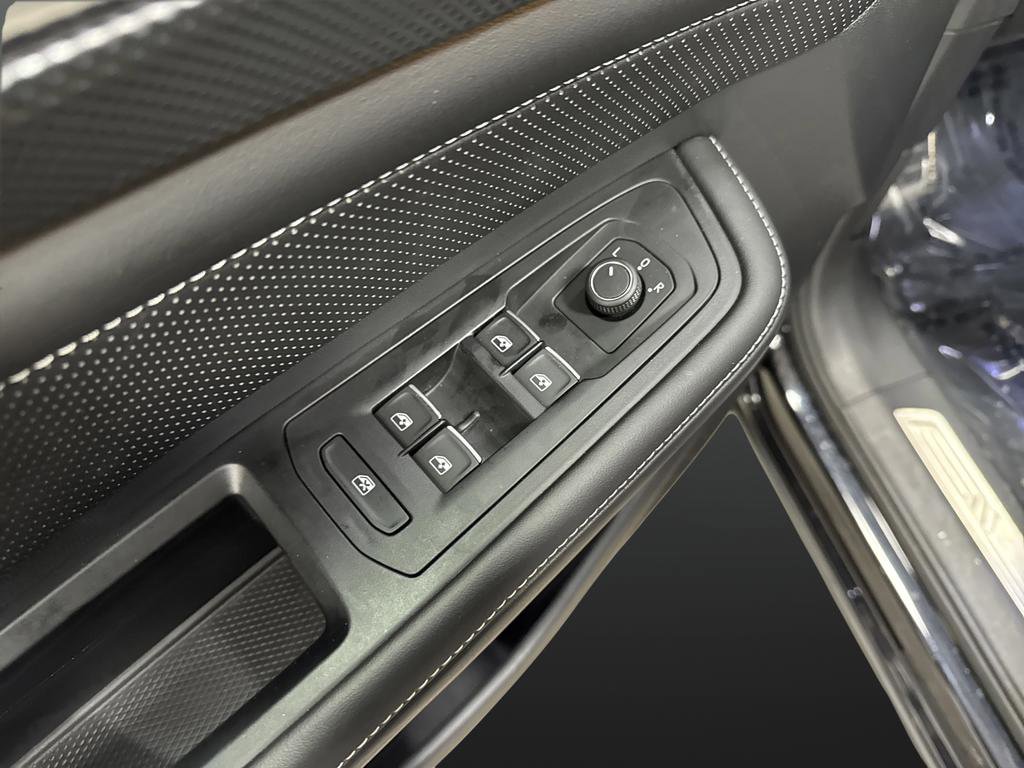 Used 2024 Volkswagen Atlas Cross Sport SEL R-Line image 28