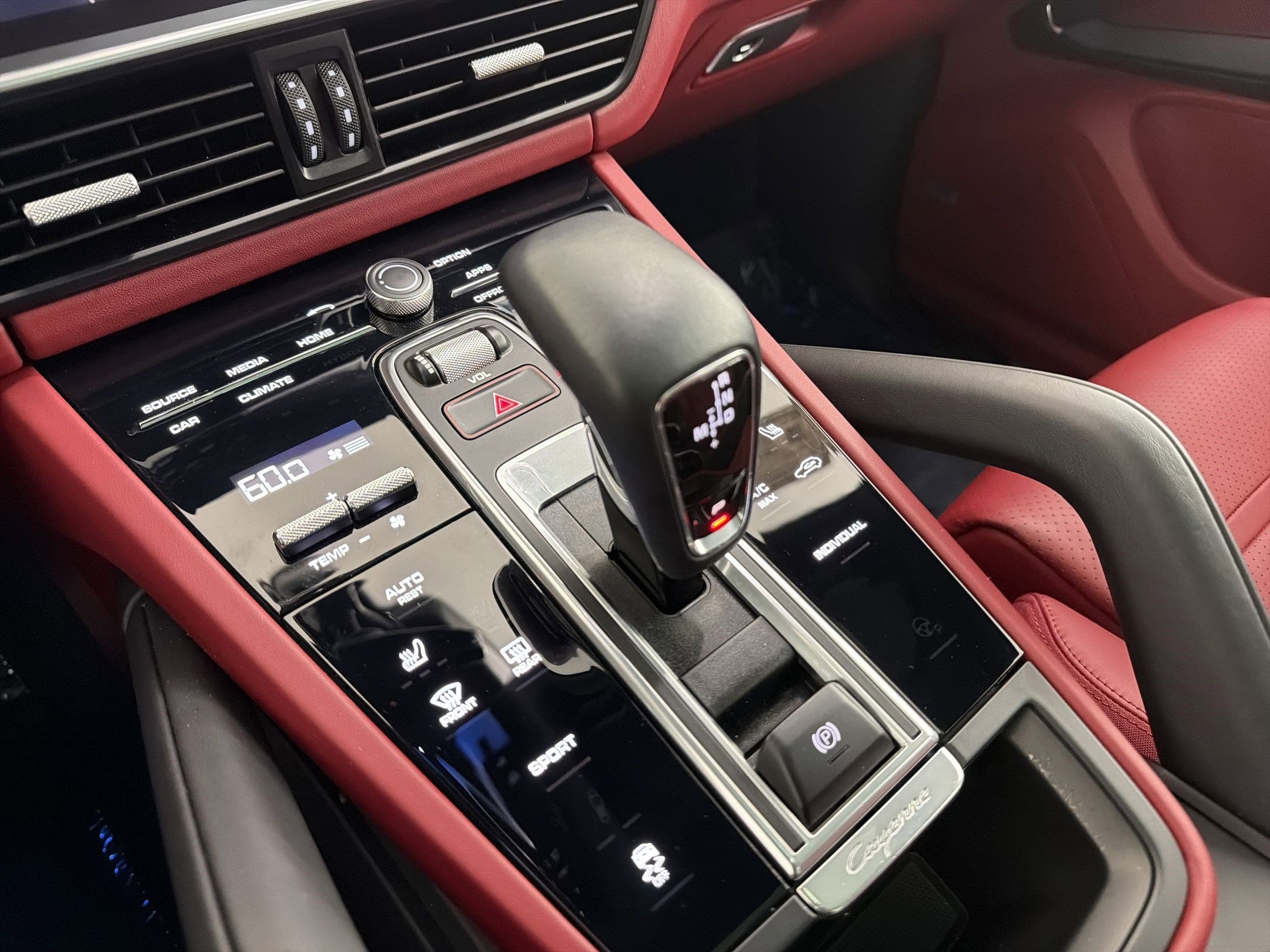 Certified 2022 Porsche Cayenne AWD/4WD image 16