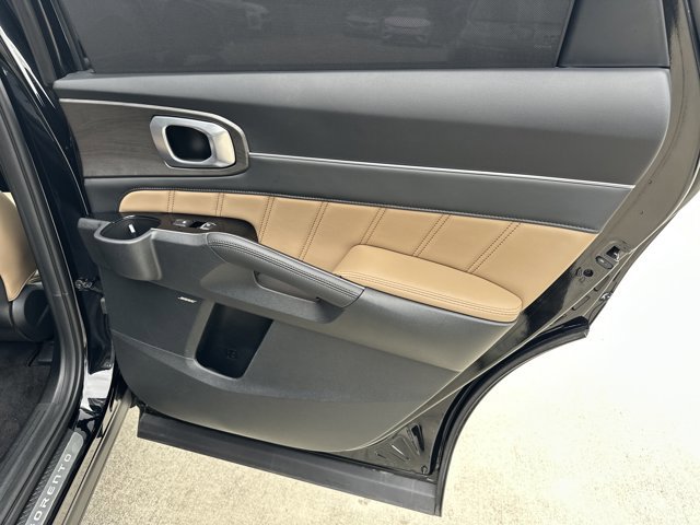 Used 2025 Kia Sorento SX Prestige w/ Olive Brown Leather Package image 19