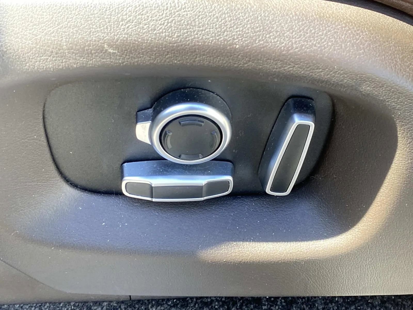 Used 2016 Land Rover Range Rover Autobiography image 18