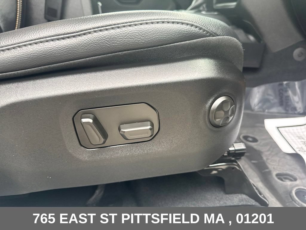 Used 2024 Jeep Wrangler Unlimited Sahara w/ Technology Group AWD/4WD image 13