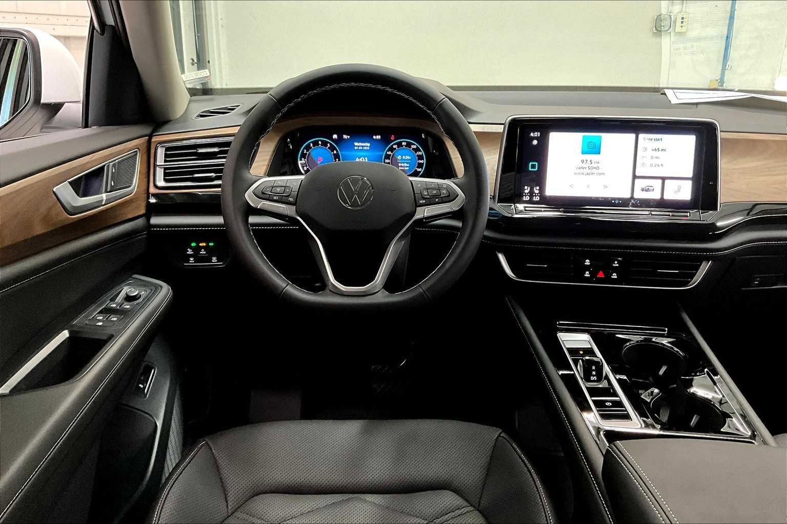 New 2025 Volkswagen Atlas SE image 15