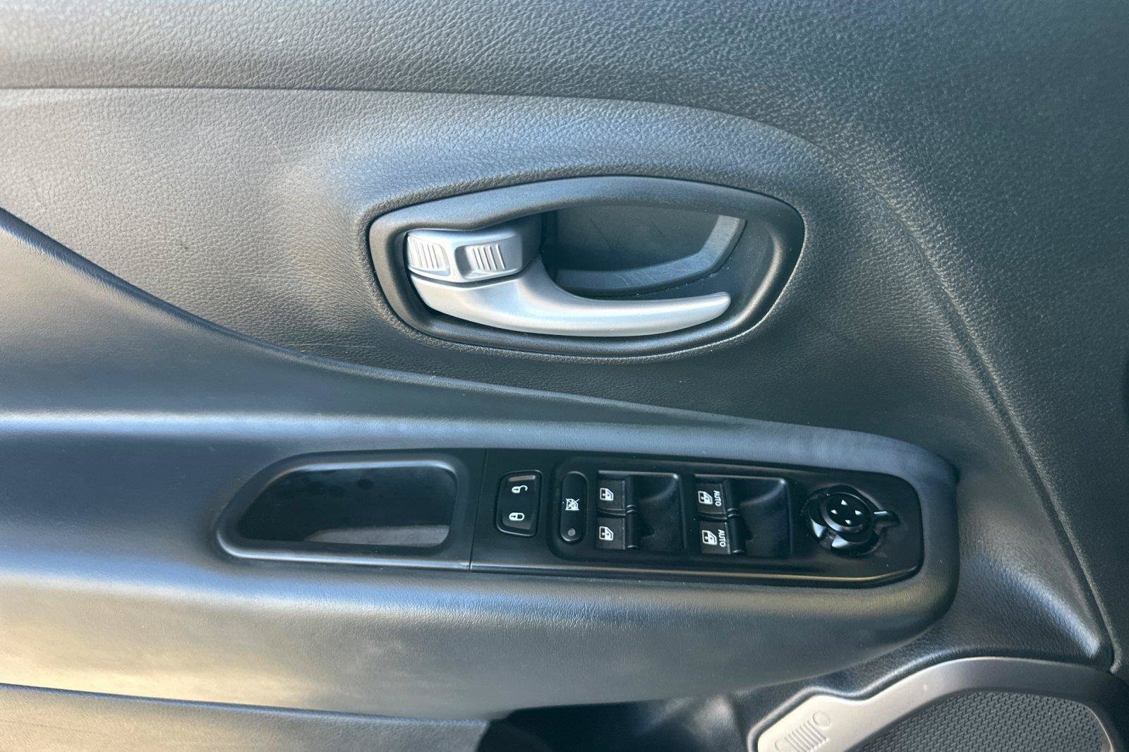 Certified 2023 Jeep Renegade Latitude AWD/4WD image 11