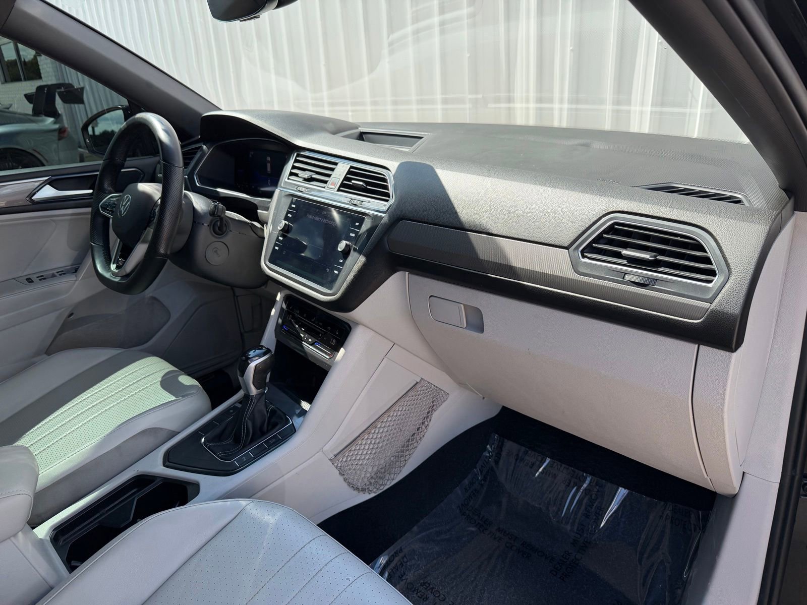 Used 2022 Volkswagen Tiguan SE R-Line FWD image 18
