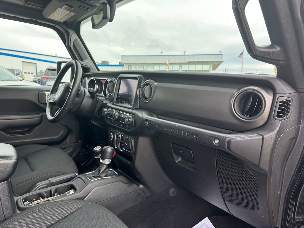 Used 2023 Jeep Wrangler Unlimited w/ Sun & Screen Package image 16