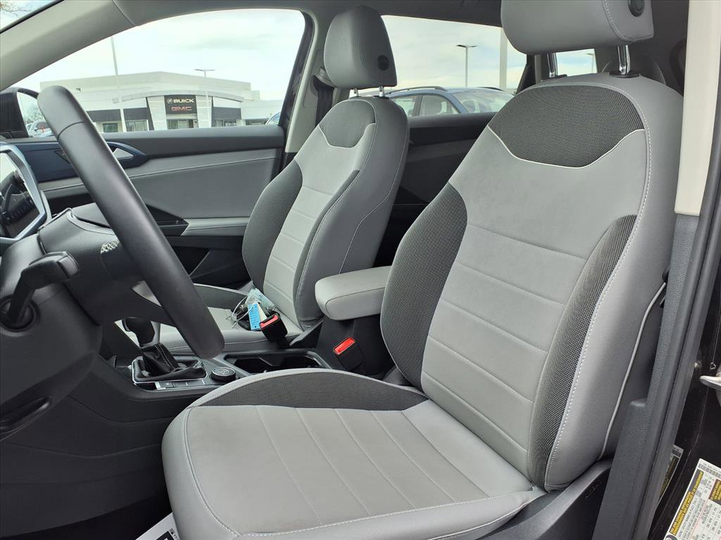 Certified 2024 Volkswagen Taos SE image 11