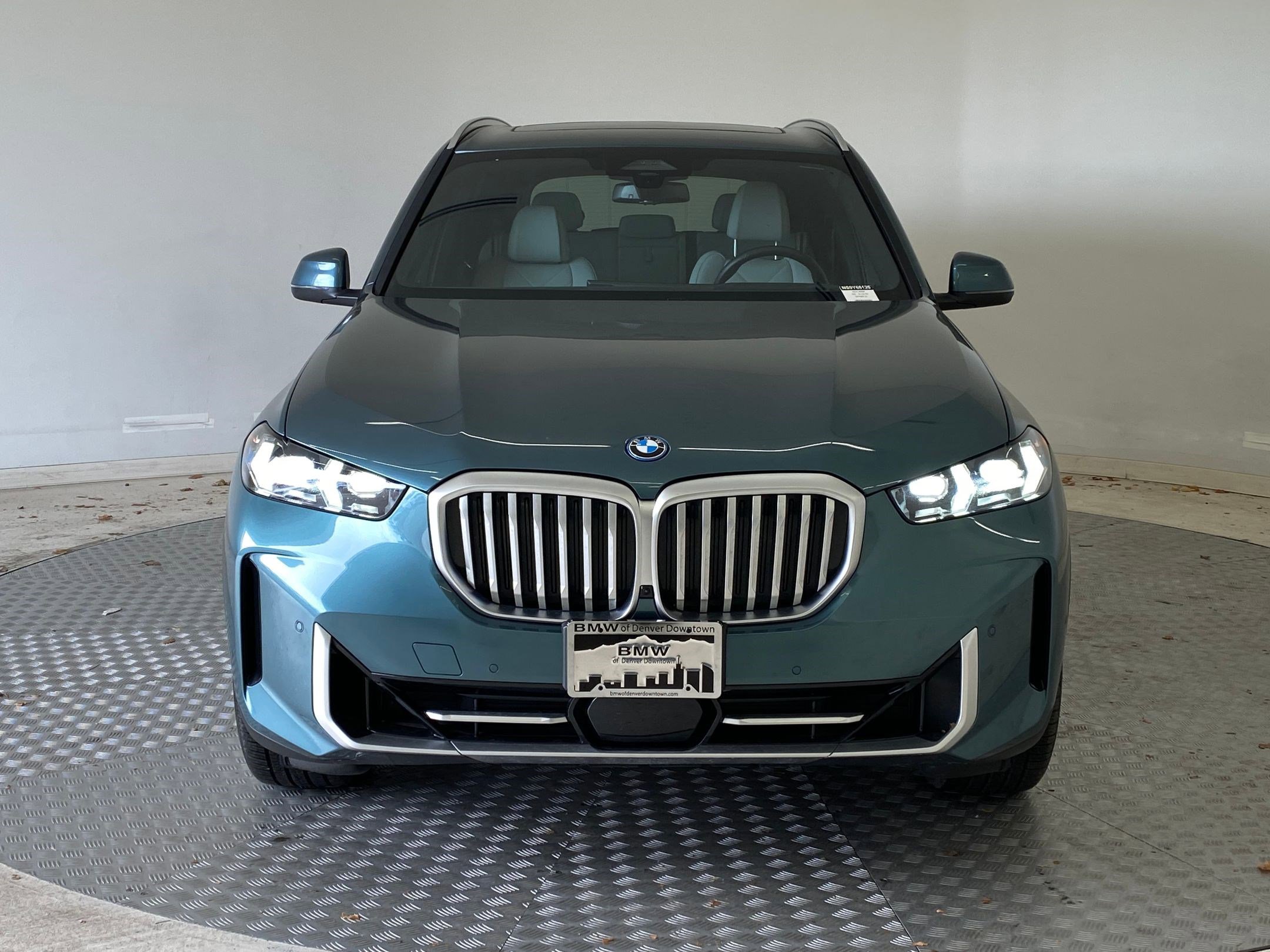 Used 2025 BMW X5 xDrive50e w/ Premium Package image 5