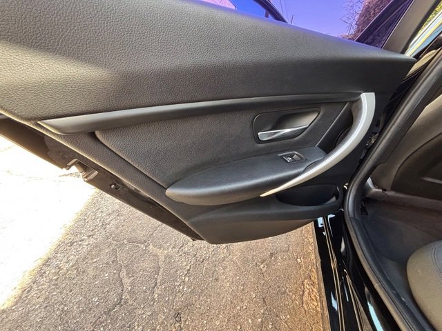 Used 2018 BMW 320i Sedan RWD image 30