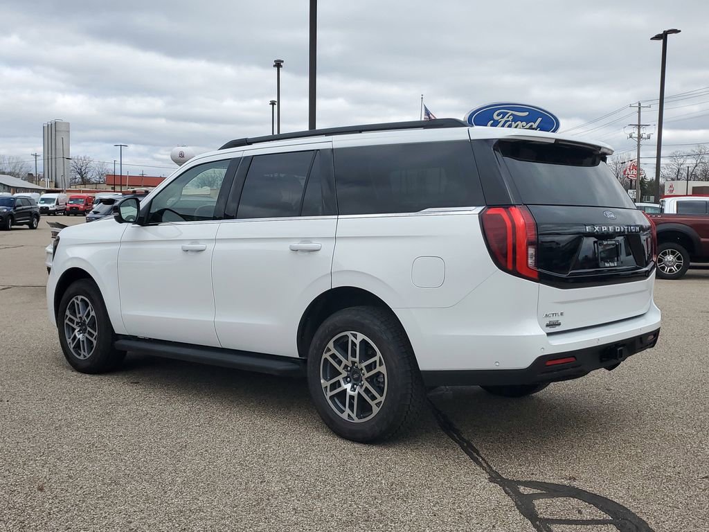 Certified 2025 Ford Expedition Active image 4