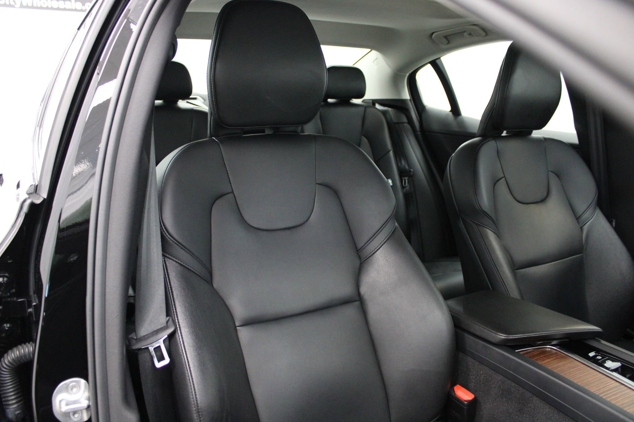 Used 2022 Volvo S60 B5 Momentum AWD/4WD image 32