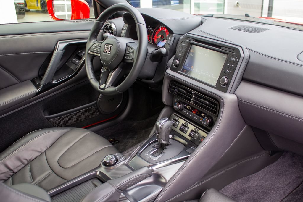 Used 2024 Nissan GT-R Premium AWD/4WD image 13