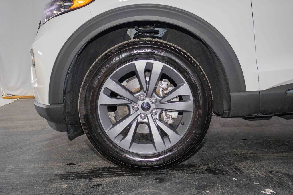 Used 2022 Ford Explorer XLT w/ Equipment Group 202A image 7