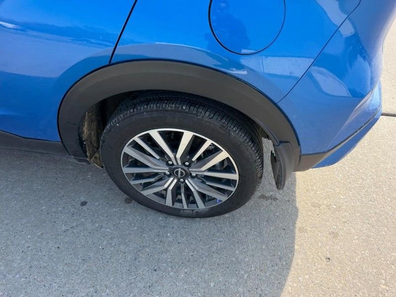 Used 2023 Nissan Kicks SV image 5