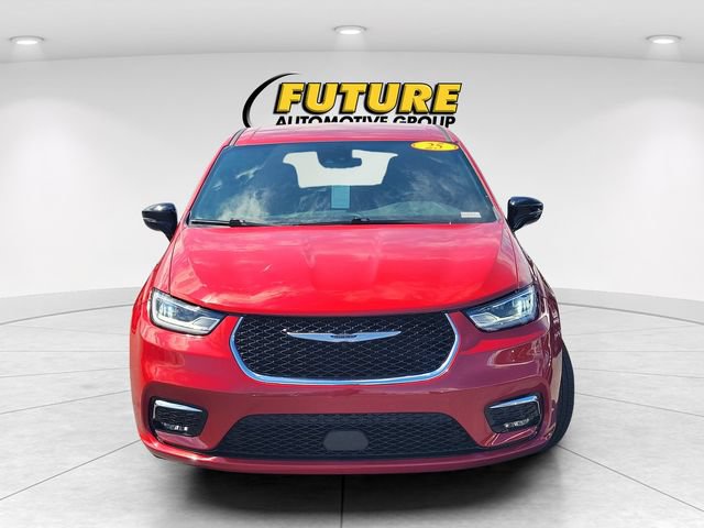 Used 2025 Chrysler Pacifica Select FWD image 2