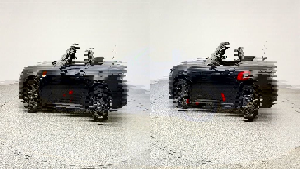 Used 2018 FIAT 124 Spider Abarth w/ Navigation & Sound Group image 8