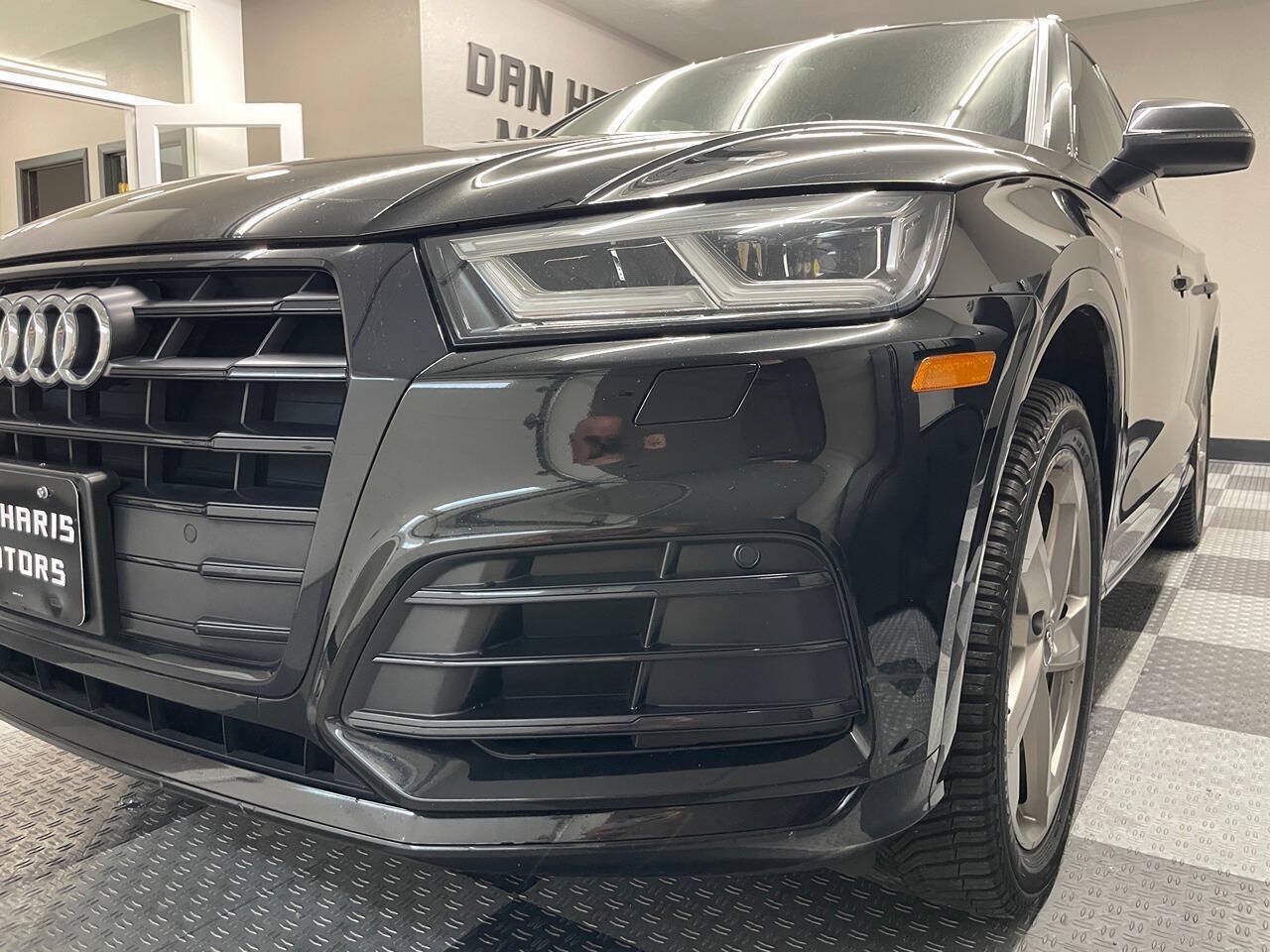 Used 2020 Audi Q5 2.0T Titanium Premium Plus w/ Premium Plus Package AWD/4WD image 22