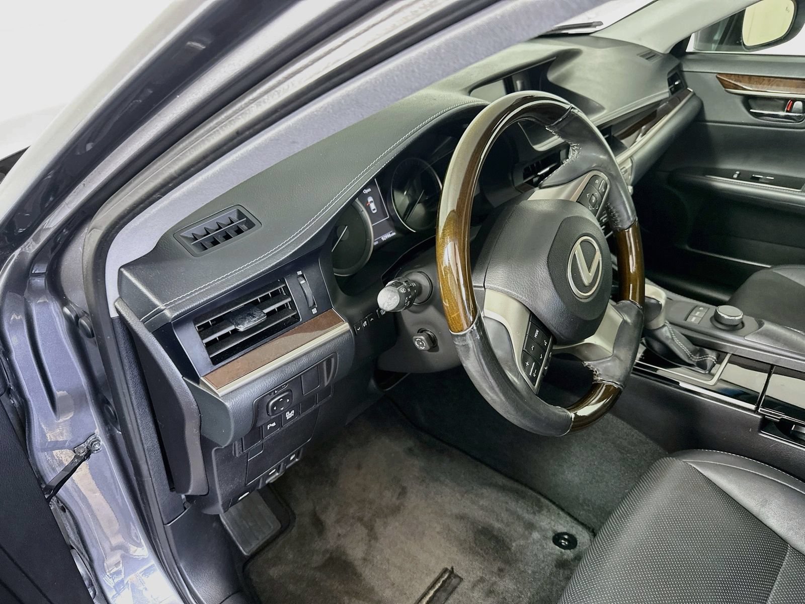 Used 2016 Lexus ES 350 w/ Premium Package w/Wood Trim FWD image 9