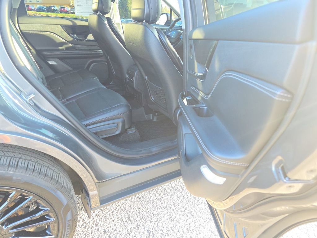 Used 2022 Lincoln Corsair Reserve w/ Equipment Group 201A image 9