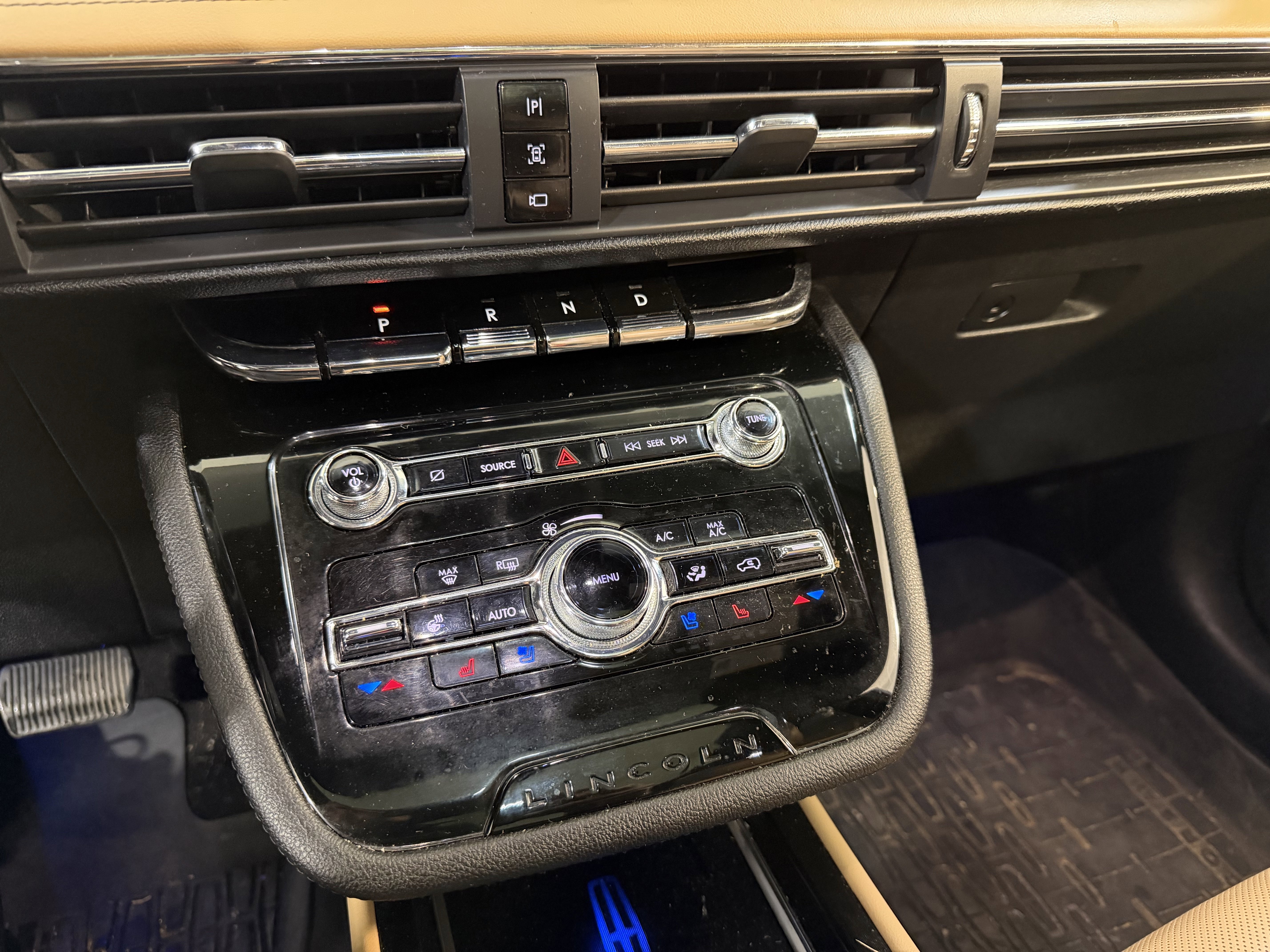 Used 2021 Lincoln Corsair Reserve w/ Equipment Group 201A FWD image 20