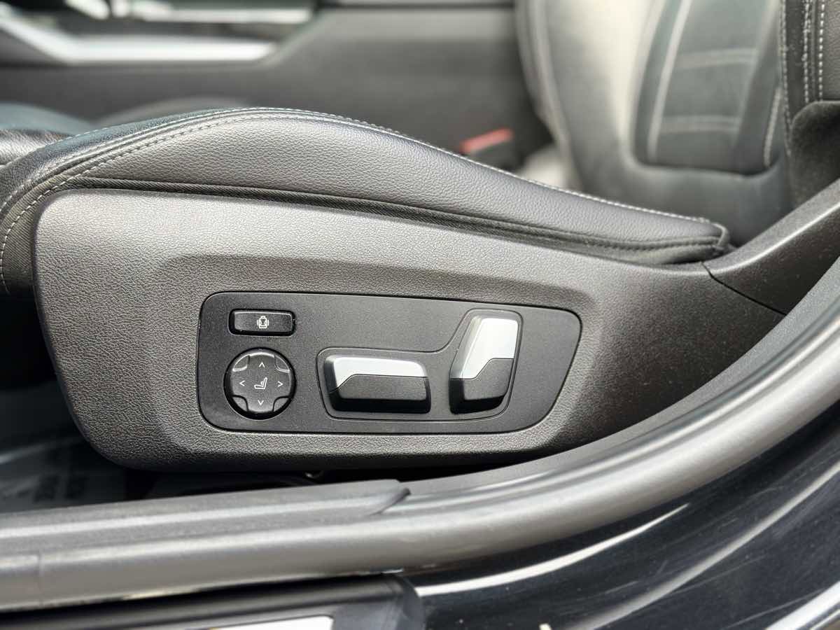 Used 2019 BMW 330i xDrive Sedan AWD/4WD image 18