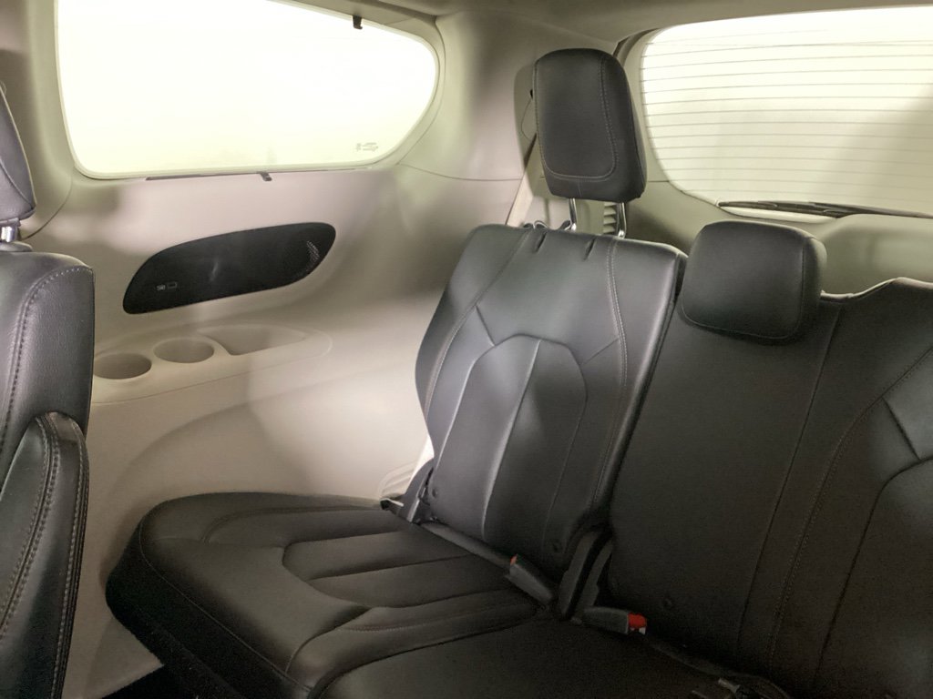 Used 2019 Chrysler Pacifica Touring-L Plus w/ Tire & Wheel Group image 15