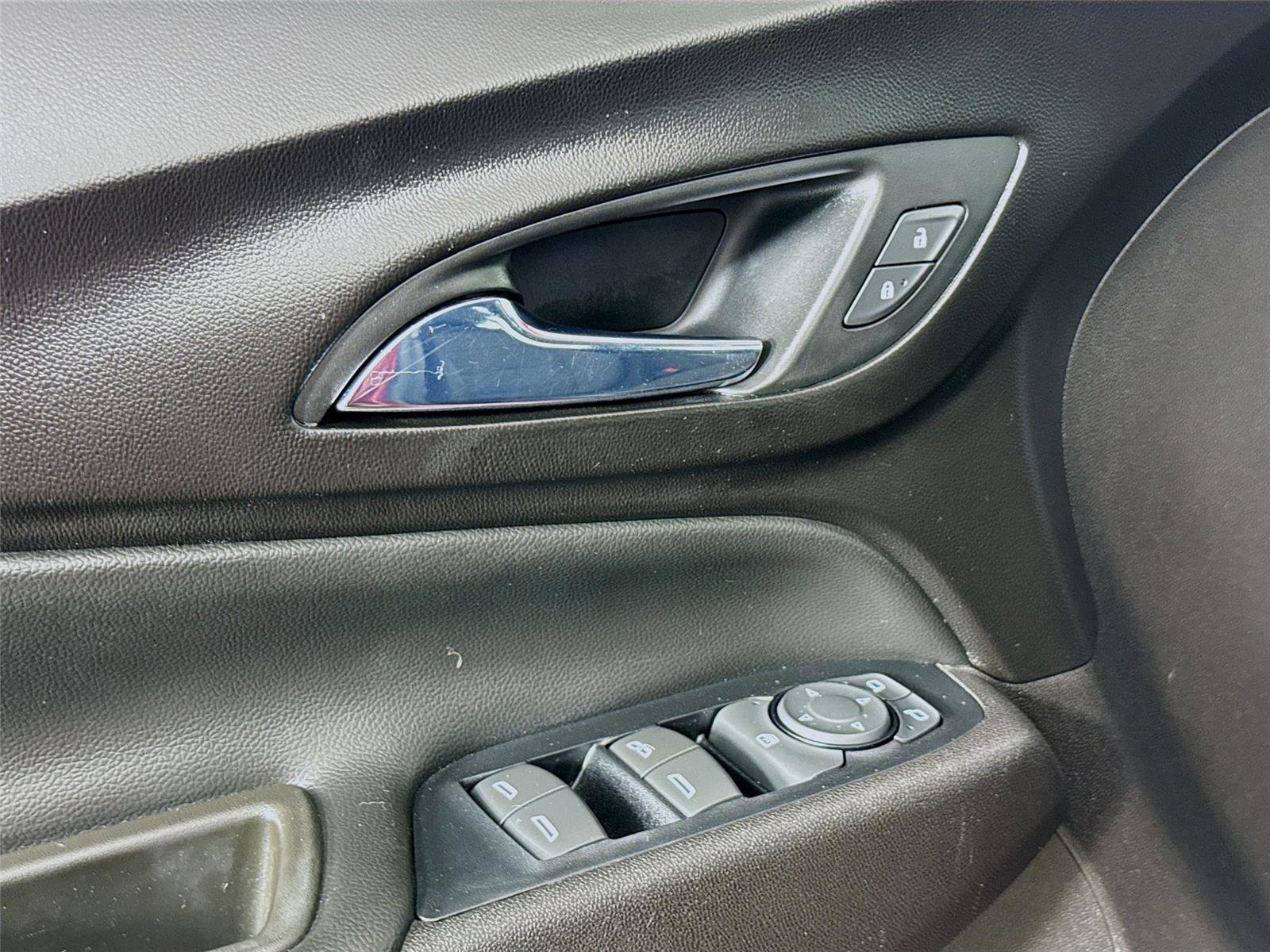 Used 2018 Chevrolet Equinox LT w/ Sun & Infotainment Package image 18