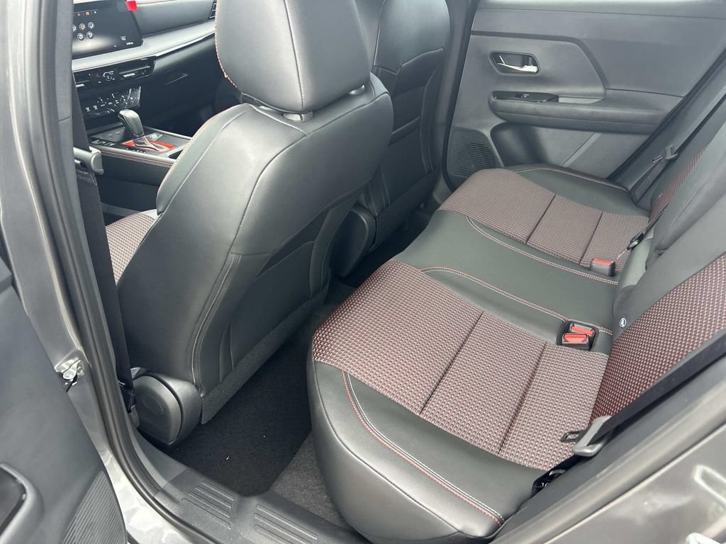 New 2026 Nissan Kicks SR w/ Cold Weather Package AWD/4WD image 18