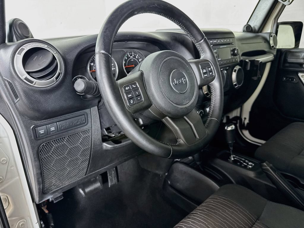 Used 2012 Jeep Wrangler Rubicon w/ PWR Convenience Group AWD/4WD image 10