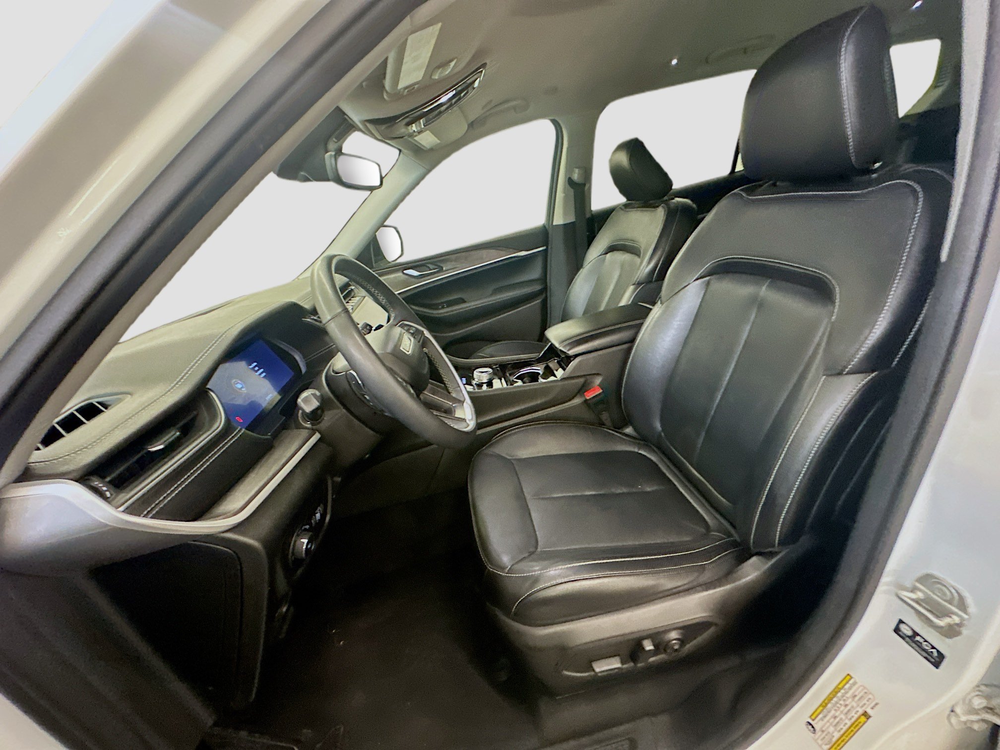 Used 2023 Jeep Grand Cherokee L Limited AWD/4WD image 13